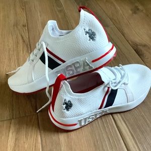 Brand new 𝕌𝕊ℙ𝔸 women’s sneakers (size 7)